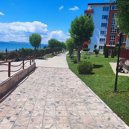 Daire Family Apartament Crown-bastetbs Sveti Vlas